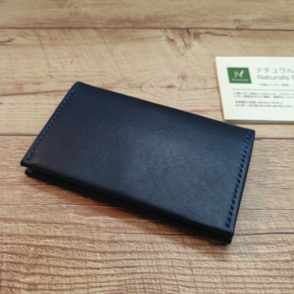 スリムなシンプル名刺入れ　紺