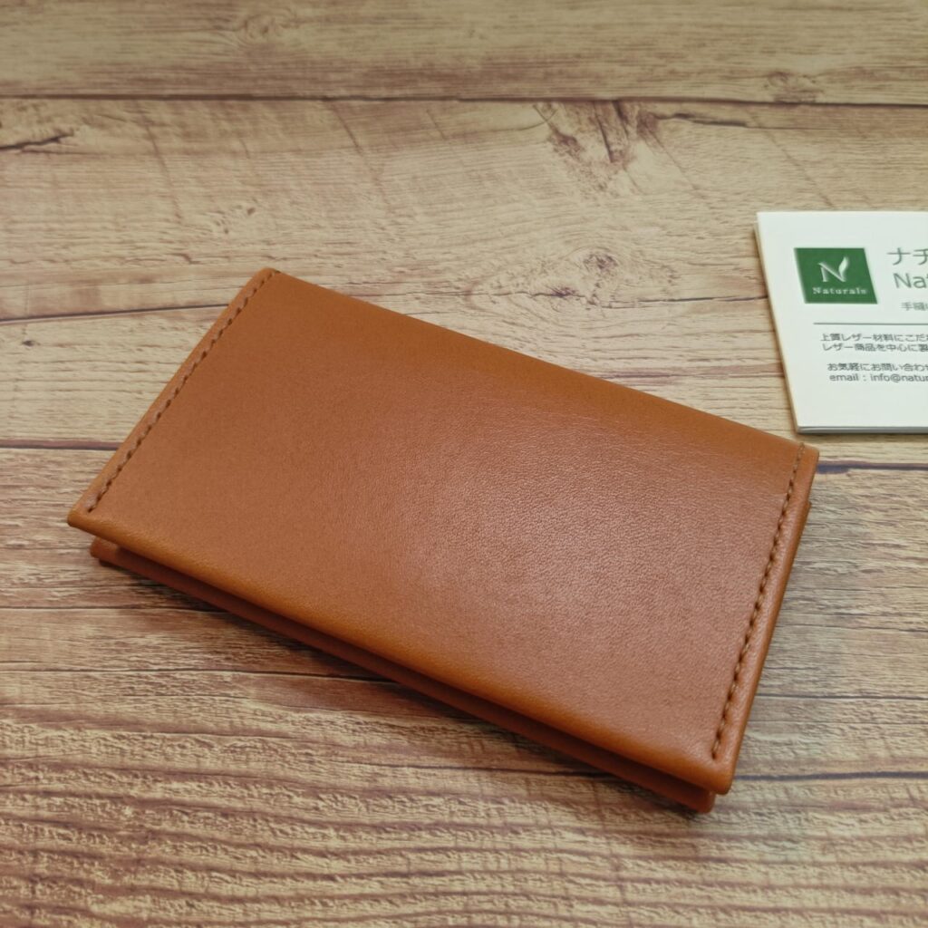 スリムなシンプル名刺入れ　キャメル